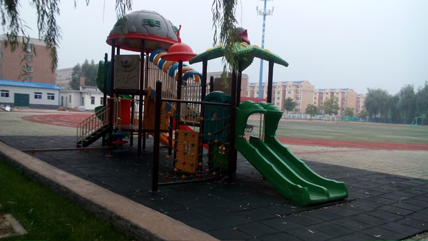 兒童游樂設(shè)施